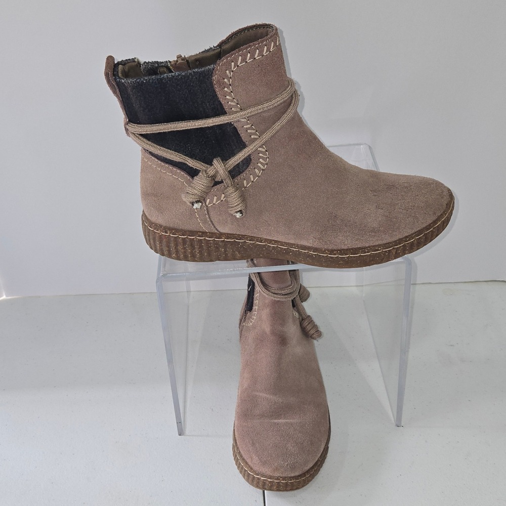 Clarks Collection Womens 7.5 Taupe Suede Ankle Stitch Detail desert collar boots